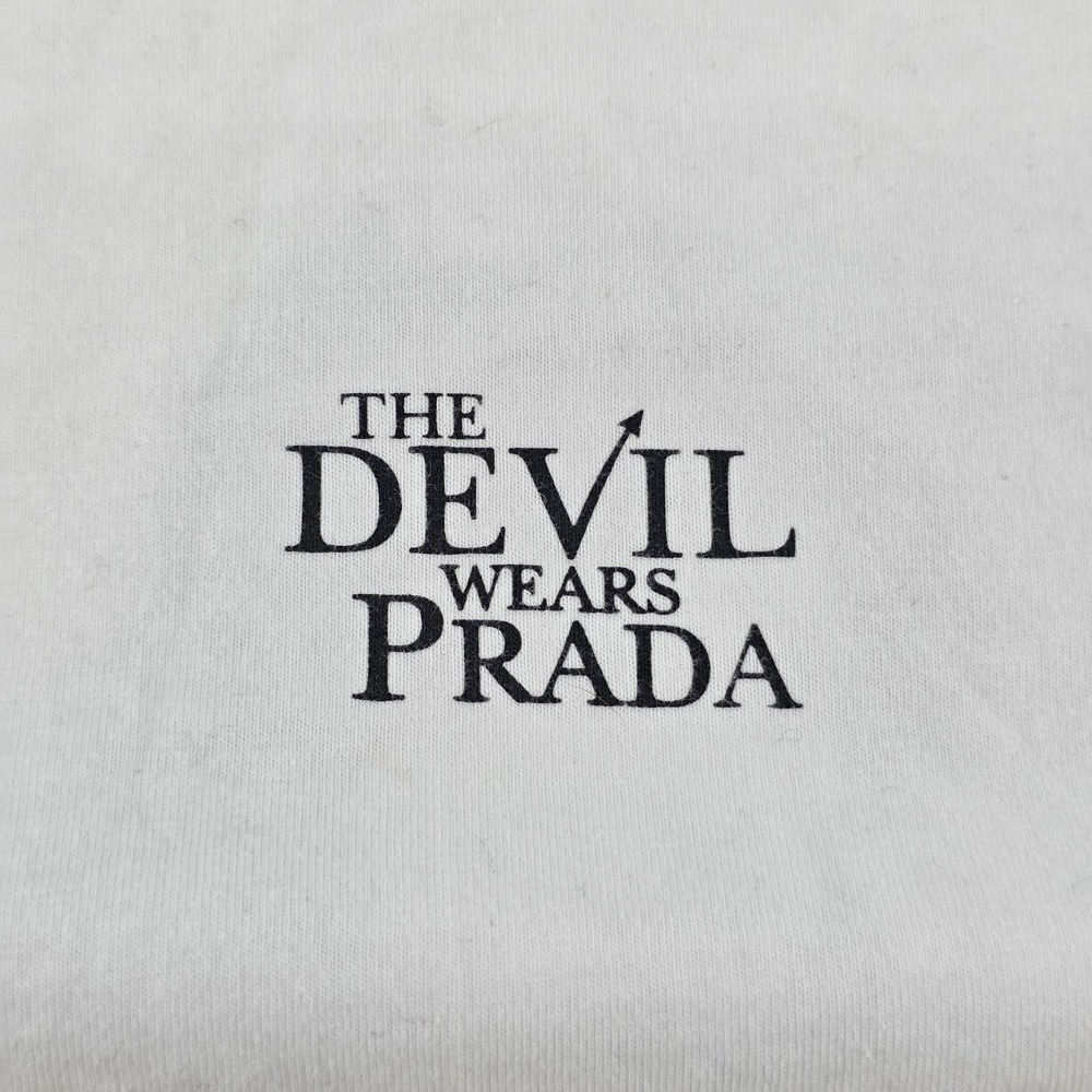 Uniqlo UT Devil Wears Prada Movie T-shirt Womans Sz Mediun White - Picture 3 of 8